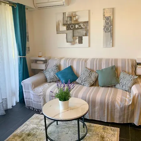 Cozy Studio, Terrace Near Beaches, Cannes Apartman Mandelieu