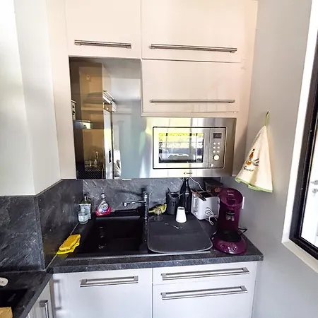 Cozy Studio, Terrace Near Beaches, Cannes Apartman *