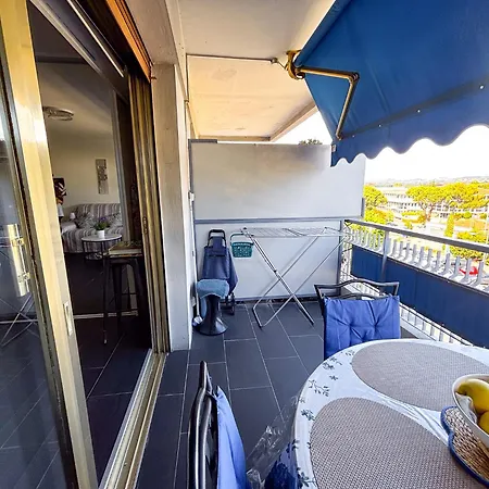 Cozy Studio, Terrace Near Beaches, Cannes Apartman